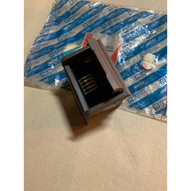 Posacenere su tunnel posteriore Fiat Tipo (Originale)