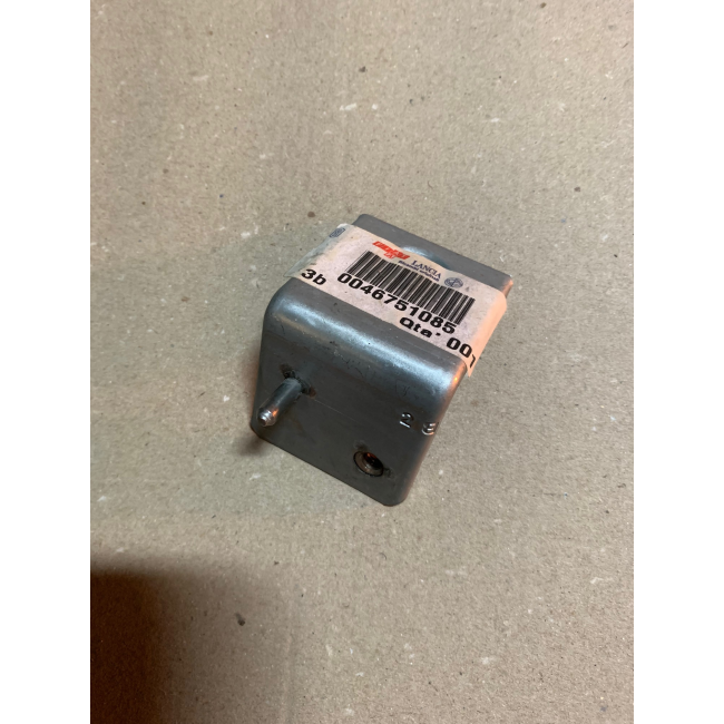 Staffa DX su paraurti posteriore Lancia Lybra (Originale)