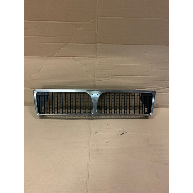 Griglia Anteriore Lancia Delta Con Cromatura Senza Stemma (Nuova)